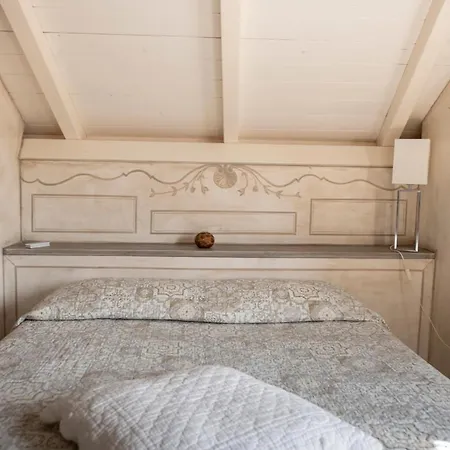 201 - In Villa, Giardino E Piscina Privata Apartamento