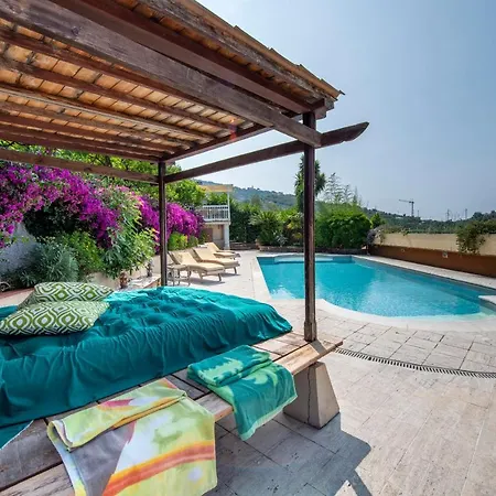 201 - In Villa, Giardino E Piscina Privata Apartamento *