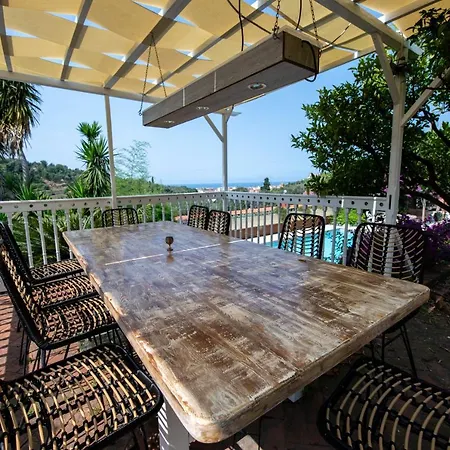 201 - In Villa, Giardino E Piscina Privata 라바냐