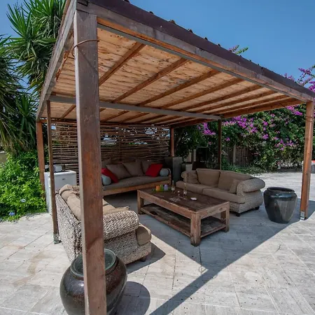 Apartamento 201 - In Villa, Giardino E Piscina Privata *