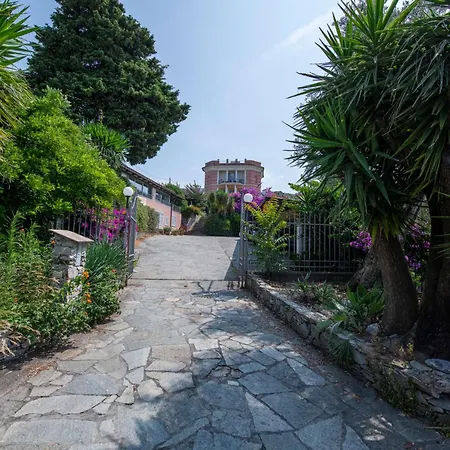 201 - In Villa, Giardino E Piscina Privata Lavagna
