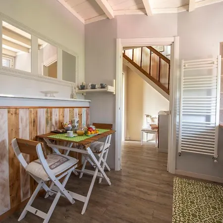 201 - In Villa, Giardino E Piscina Privata 拉瓦尼亚