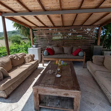 201 - In Villa, Giardino E Piscina Privata 拉瓦尼亚